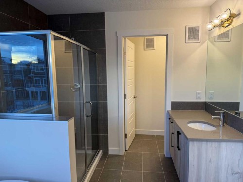 111 Sundown Crescent, Cochrane, AB - Indoor Photo Showing Bathroom