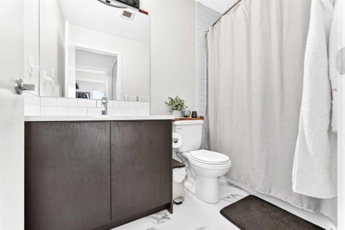 2308-220 Seton Grove Se, Calgary, AB - Indoor Photo Showing Bathroom
