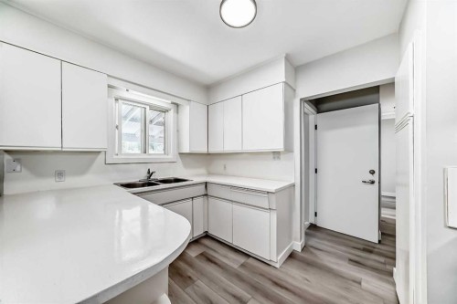 1508 45 Street Se, Calgary, AB - Indoor Photo Showing Kitchen With Double Sink