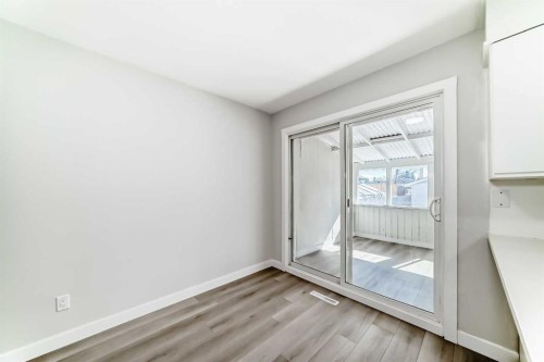1508 45 Street Se, Calgary, AB - Indoor Photo Showing Other Room