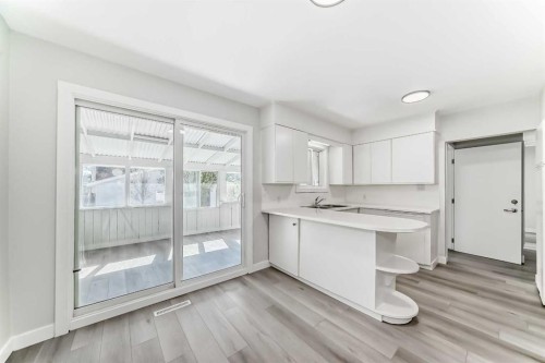 1508 45 Street Se, Calgary, AB - Indoor Photo Showing Kitchen