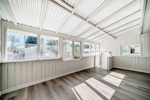 1508 45 Street Se, Calgary, AB - Indoor Photo Showing Other Room