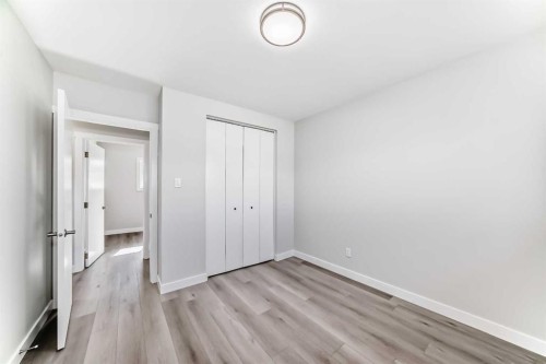 1508 45 Street Se, Calgary, AB - Indoor Photo Showing Other Room