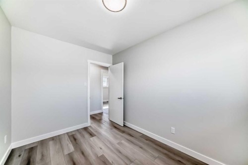 1508 45 Street Se, Calgary, AB - Indoor Photo Showing Other Room