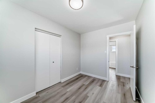 1508 45 Street Se, Calgary, AB - Indoor Photo Showing Other Room