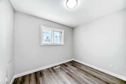 1508 45 Street Se, Calgary, AB - Indoor Photo Showing Other Room