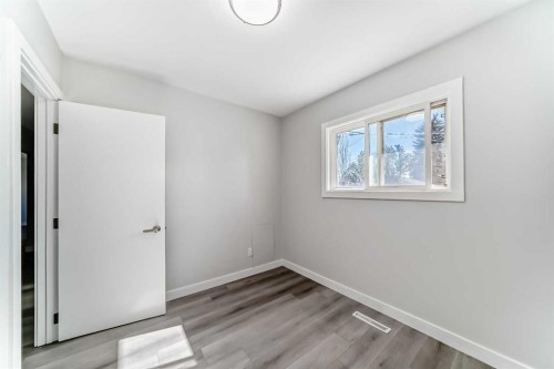 1508 45 Street Se, Calgary, AB - Indoor Photo Showing Other Room