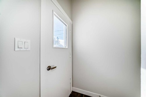 1508 45 Street Se, Calgary, AB - Indoor Photo Showing Other Room
