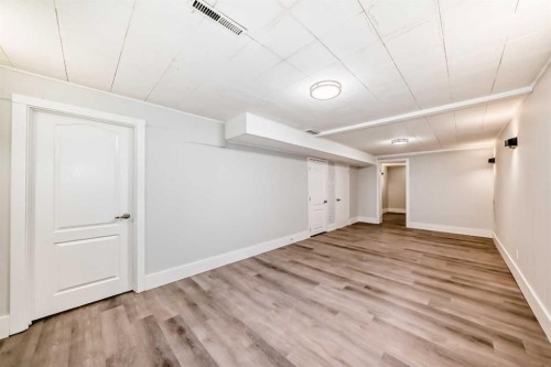 1508 45 Street Se, Calgary, AB - Indoor Photo Showing Other Room