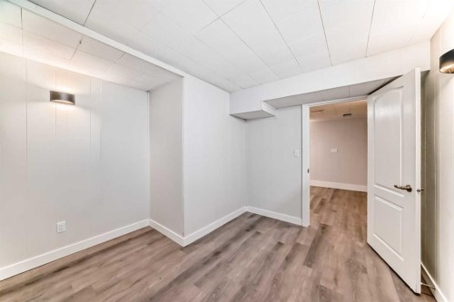 1508 45 Street Se, Calgary, AB - Indoor Photo Showing Other Room