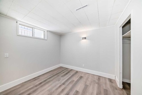 1508 45 Street Se, Calgary, AB - Indoor Photo Showing Other Room