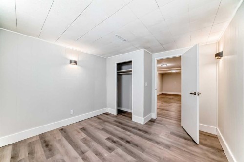 1508 45 Street Se, Calgary, AB - Indoor Photo Showing Other Room