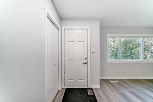 1508 45 Street Se, Calgary, AB - Indoor Photo Showing Other Room