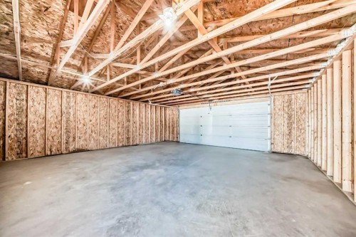 1508 45 Street Se, Calgary, AB - Indoor Photo Showing Garage