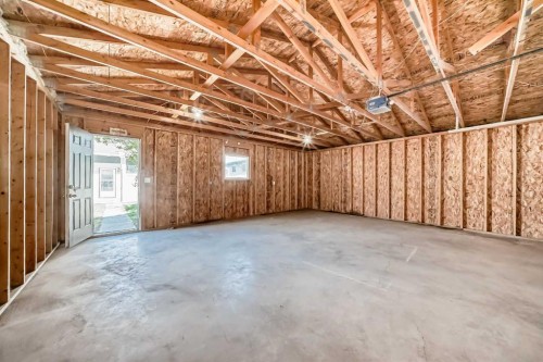 1508 45 Street Se, Calgary, AB - Indoor