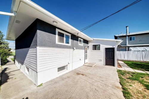 1508 45 Street Se, Calgary, AB - Outdoor With Exterior