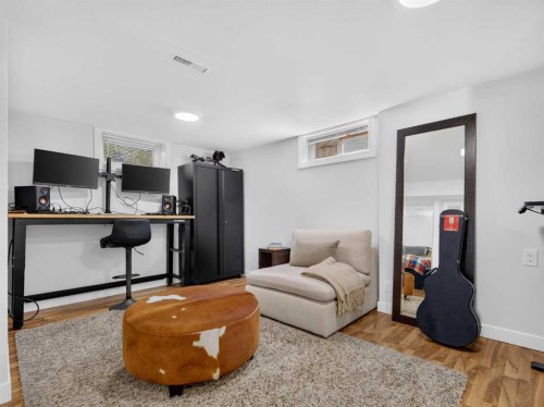 15 Hamlet Road Sw, Calgary, AB 