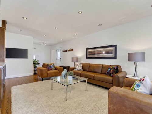 15 Hamlet Road Sw, Calgary, AB 