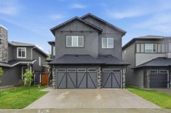 166 Kinniburgh Crescent Chestermere, AB T1X 1Y1