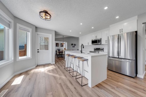 44 Harvest Oak Way Ne, Calgary, AB - Indoor Photo Showing Kitchen