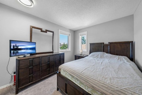 44 Harvest Oak Way Ne, Calgary, AB - Indoor Photo Showing Bedroom