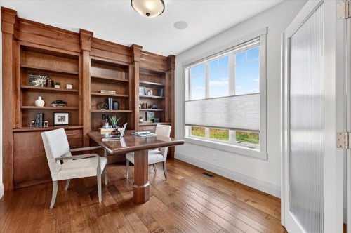 115 Coulee Way Sw, Calgary, AB 