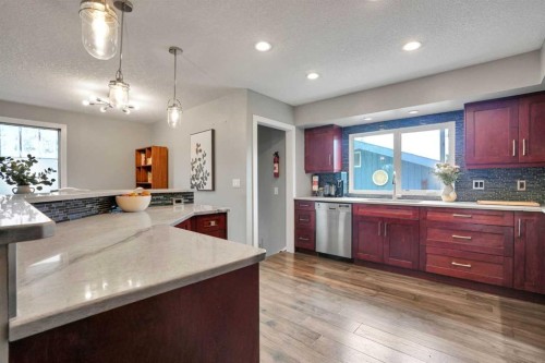 35 Queen Isabella Close Se, Calgary, AB 