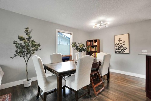 35 Queen Isabella Close Se, Calgary, AB 