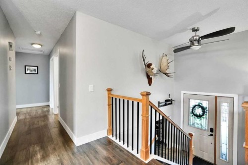 35 Queen Isabella Close Se, Calgary, AB 