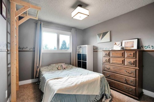 35 Queen Isabella Close Se, Calgary, AB 