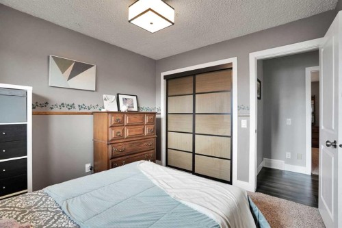 35 Queen Isabella Close Se, Calgary, AB 