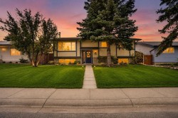 35 Queen Isabella Close SE Calgary, AB T2J 3R2