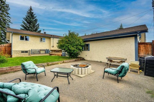 35 Queen Isabella Close Se, Calgary, AB 