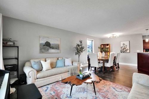 35 Queen Isabella Close Se, Calgary, AB 