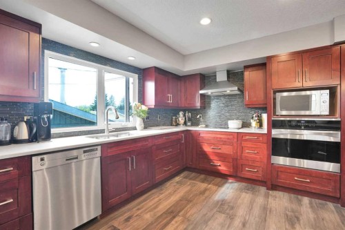 35 Queen Isabella Close Se, Calgary, AB 