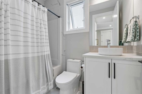 13 Sunvalley View, Cochrane, AB - Indoor Photo Showing Bathroom