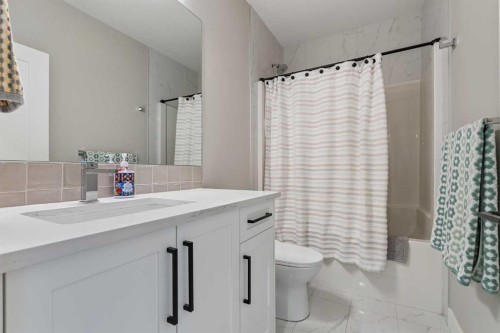 13 Sunvalley View, Cochrane, AB - Indoor Photo Showing Bathroom