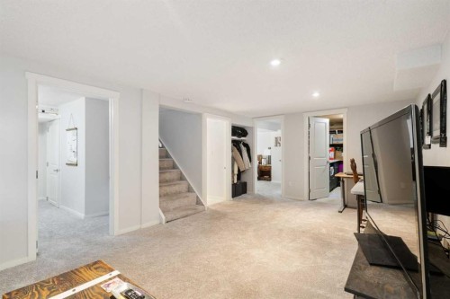 809 68 Avenue Sw, Calgary, AB - Indoor