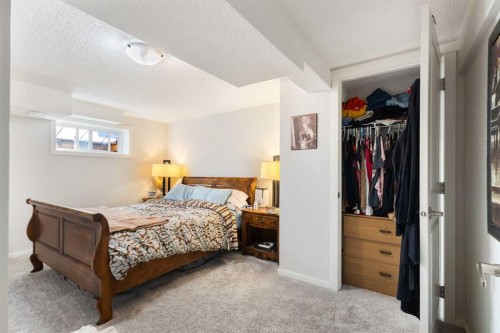809 68 Avenue Sw, Calgary, AB - Indoor Photo Showing Bedroom