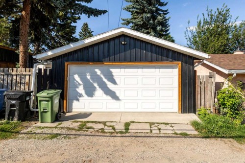 809 68 Avenue Sw, Calgary, AB - Outdoor