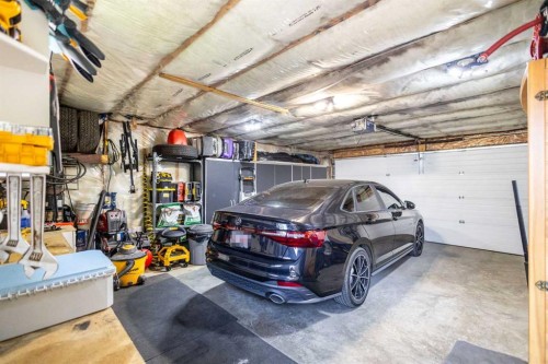 809 68 Avenue Sw, Calgary, AB - Indoor Photo Showing Garage