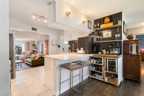 809 68 Avenue Sw, Calgary, AB - Indoor Photo Showing Kitchen
