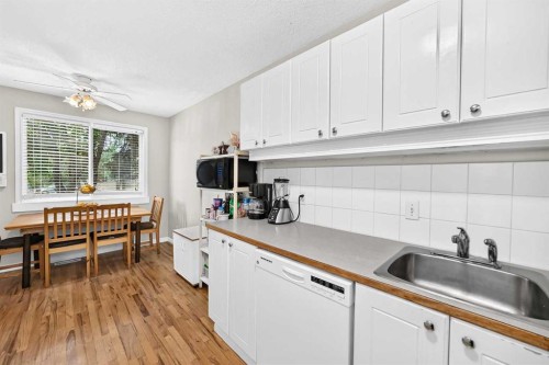 44-4936 Dalton Drive Nw, Calgary, AB - Indoor Photo Showing Kitchen