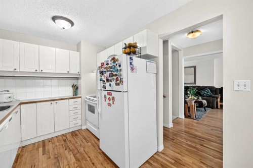 44-4936 Dalton Drive Nw, Calgary, AB - Indoor Photo Showing Kitchen