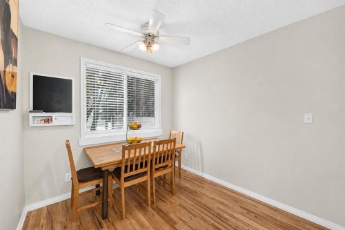 44-4936 Dalton Drive Nw, Calgary, AB - Indoor Photo Showing Dining Room