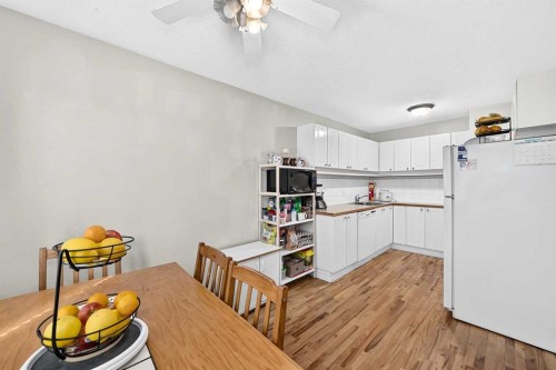 44-4936 Dalton Drive Nw, Calgary, AB - Indoor Photo Showing Dining Room