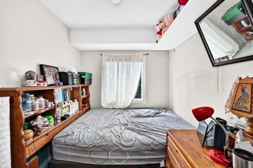44-4936 Dalton Drive Nw, Calgary, AB - Indoor Photo Showing Bedroom
