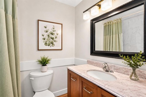 44-4936 Dalton Drive Nw, Calgary, AB - Indoor Photo Showing Bathroom