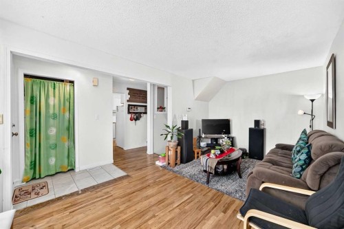 44-4936 Dalton Drive Nw, Calgary, AB - Indoor Photo Showing Living Room