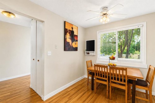 44-4936 Dalton Drive Nw, Calgary, AB - Indoor Photo Showing Dining Room